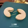 Brincos em Forma de C Mesclados Cor de Âmbar com Agulha de Prata, Brincos com Design Geométrico Francês Bordados a Ouro, Luxo Leve, Acessórios de Orelha Simples e Modernos