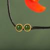 O personagem prata s925 prata de lei banhado a ouro incrustado natural jade Hotan brincos moda pequenos frescos brincos gorro