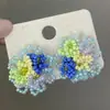 Atmósfera de Verano, Pendientes de Flor con Cuentas de Color Contrastante, Cuentas de Arroz Transparentes, Pendientes Tejidos de Flor Pequeña, Pendientes Exquisitos para Niña