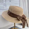 Nuevo Sombrero de Paja de Estilo Francés Inspirado en Hepburn de Color Sólido Esquema de Colores Frescos con Lazo y Copa Plana para Vacaciones de Verano Protección Solar Sombrero para el Sol