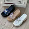 Zuecos Modelo Nuevo 2025 con Suelas Suaves, Zapatos de Punta Cerrada de Moda para Parejas, Estilo Media Pantufla, Adecuados para Enfermeras, Ligeros para Usar en la Playa