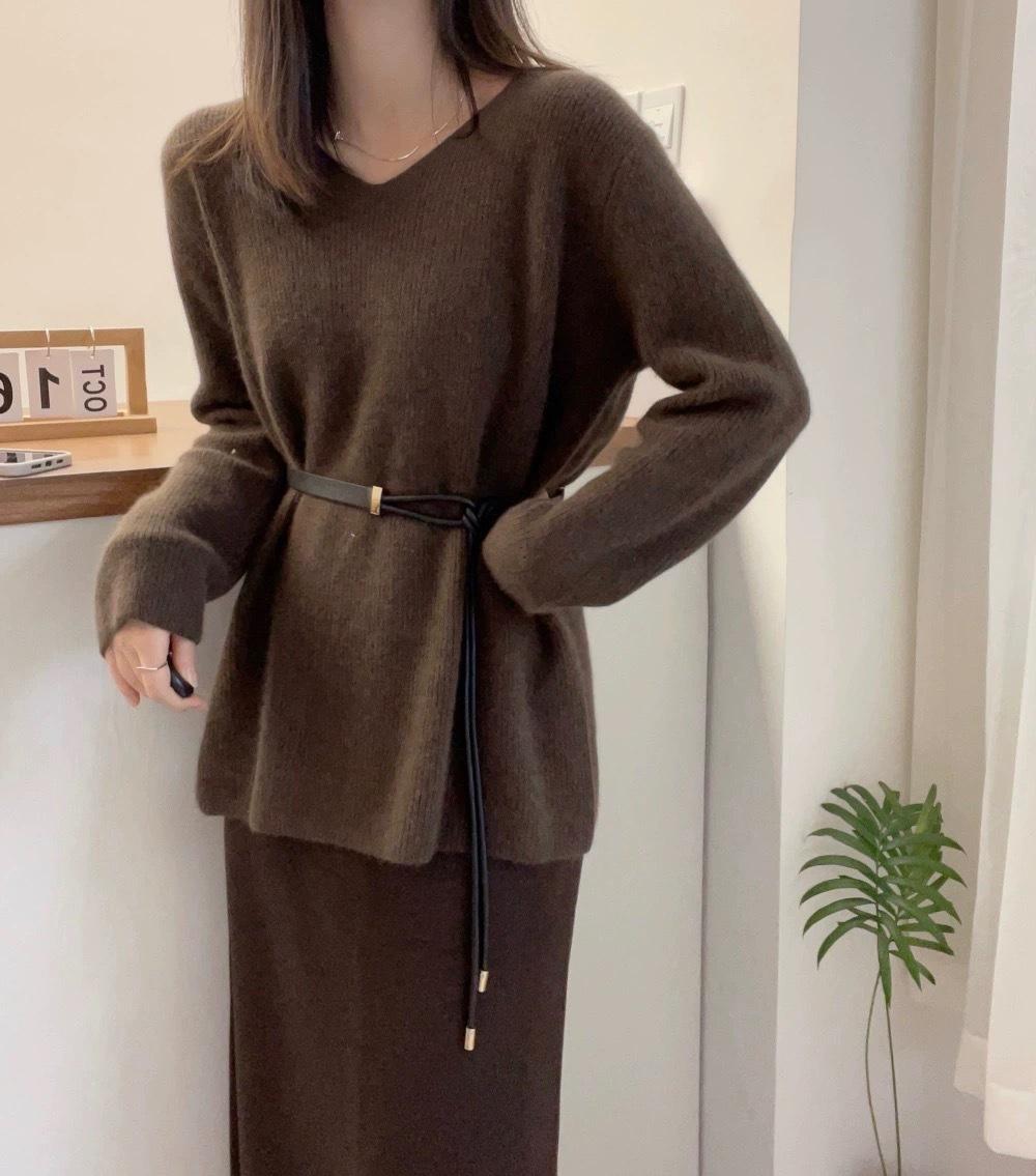 复制_v领中长款纯色羊毛衫女遮屁股秋冬季欧货高.jpg