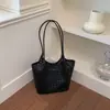 Bolsas Vazadas Tendência Verão para Mulheres 2026 Nova Moda Estilo Coreano Bolsa de Ombro Único Estilo Balde Bolsa Tote Versátil Ins