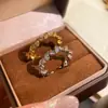El Anillo Envuelto en Cable de Teléfono Popular de Xiaohongshu es Moderno y Exquisito, Anillo con Diseño Lleno de Diamantes y Circonitas para Mujeres