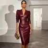 Sitio independiente de Amazon Nuevo estilo europeo y americano Vestido de cuero PU para mujer, cuello en V, manga larga, entallado en la cintura, adelgazante, elegante vestido bodycon