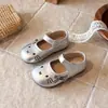 Zapatos de princesa para niñas con estampado de gato de dibujos animados y lazo, nueva colección primavera/otoño 2026, suela suave, lindos zapatos de cuero elegantes para bebés