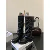 Botas largas de estilo francés, con suela gruesa, tacón grueso, hebilla de cinturón, plisadas, colección nueva 2025, dulces y geniales, estilo atrevido, con diseño de pierna de pantalón superpuesta, parecidas a botas de montar