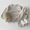 Estilo coreano ins Suéter de algodón con cuello redondo de oso para bebé recién nacido y niño pequeño Conjunto deportivo Casual de dibujos animados para bebé Conjunto de dos piezas