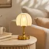 Luz de Noche Pequeña Transfronteriza Lámpara de Mesita de Noche para Dormitorio Lámpara de Ambiente Regalo Creativo Lámpara de Mesa Pequeña Estilo Europeo Decoración de Escritorio