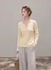 Suéter de tricô elegante e feminino com decote V liso, uma peça versátil e estilosa para mulheres, nova coleção 2026