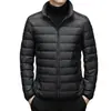 Marca Otoño e Invierno Chaqueta Ligera de Plumas para Hombre, Estilo Corto con Cuello Alto y Capucha, Adecuada para Personas de Mediana Edad y Jóvenes, Delgada y Ligera, Rebaja de Liquidación