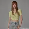 2025 Novo Verão Cadarço Estilo Coreano Efeito Emagrecedor Gola Quadrada Arco-Íris Manga Curta Tricô Curto Camiseta de Manga Curta
