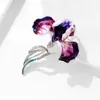 Nuevo Broche de Flor de Lirio Morado para Mujer, Elegante y con Estilo, con Flores de Esmalte de Colores, Ramillete de Alta Gama, Accesorio para Pin de Abrigo