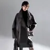 Chaqueta de cuero estilo retro francés, relajada, con cuello de traje, hombros caídos y un diseño holgado de longitud media, creando un look fresco y elegante.