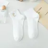 Meias Meias Curtas Femininas Ins Trendy All-match Primavera e Outono Cano Baixo Raso Exterior Wear Cyber Celebridade Letra C Bordada Meias Curtas Meias Brancas