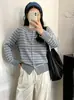 Camisa rayada adelgazante para mujer de talla grande, top de cuello redondo para mujer, estilo otoño 2026, suéter de punto holgado versátil para mujeres de talla grande