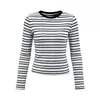 Camiseta de manga comprida com gola redonda e listras coloridas para mulheres, novo estilo primavera/outono/inverno 2026, corte justo, design no ombro direito, top básico