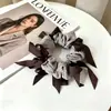 Goma de pelo scrunchie vintage versátil extragrande para adultos, elegante scrunchie floral para coleta
