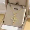 Colar Feminino Colorido Zircônia Joias Design de Nicho Pingente Cruz Completo em Diamante Colar Corrente de Clavícula em Aço Inoxidável