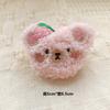 Desenho animado boneca de pelúcia broche bonito morango urso rosa pêssego bolsa pino decorativo pulseira boneca acessórios