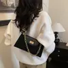 Bolso de axila retro de alta gama para mujer, nuevo de otoño 2026, moda de nicho, bolso pequeño cuadrado versátil de un solo hombro cruzado