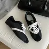 Aumento de Altura Interna de 2cm~Primavera de 2026 Novos Sapatos Rasos Lace-Up Macios de Solado Macio Estilo Retrô, Sapatos Esportivos Femininos