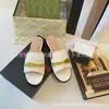 G Home 2025 Nuevo Verano Cabeza Redonda Elegantes de Moda de Una Correa con Hebilla de Caballo de Metal Chanclas Casuales Lujo Ligero para Mujer