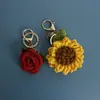 Exquisitos Colgantes de Flores Tejidos a Mano, Adornos de Flores de Ganchillo de Hilo Amigables para Bebés, Llaveros Creativos Hechos a Mano