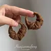 Muy Adecuados para Otoño e Invierno~ Pendientes de Aro Tejidos de Lana Marrón Maillard Vintage para Mujer, Pendientes Atmosféricos