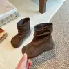 Botas femininas 2026 outono novo estilo botas curtas de pele sintética infantil moda zíper lateral forradas de fleece botas de bebê sapatos infantis retrô
