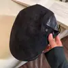 Gorra de Ante Retro para Mujer Otoño Invierno Adelgazante Facial Estilo Británico Gorra de Periódico Versátil Gorra Plana Gorra de Pintor