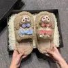 Chinelos de Algodão Femininos Modernos Versáteis Confortáveis Quentes 2025 Outono e Inverno Novos Chinelos Peludos Fofos de Desenho Animado