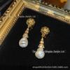 Padrão de escultura de diamante de cobre antigo médio ocidental com clipe de orelha de pérola de vidro Acessórios de orelha Ouro brilhante Francês Diário All-Match