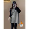 Camiseta de manga larga con bloques de color, terciopelo alemán cepillado, longitud media hasta la cadera, para mujer, corte holgado, combinada con pantalones Shark, top para otoño e invierno