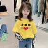 G2105 # Camiseta Rayada Estilosa Falsa de Dos Piezas para Niñas, Camiseta Rosa de Algodón Puro para Niños, Nuevo Conjunto de Otoño 2025 para Niñas.