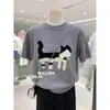 Camiseta de Manga Curta com Bordado de Cachorro e Laço Preto para Mulheres, Top Pulôver Jovem, Novo Estilo de Verão de Alta Qualidade