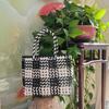 Bolsa tejida de plástico estilo Little Red Book, canasta de mano blanco y negro, canasta de verduras, color personalizable, bolsa tejida imitación ratán