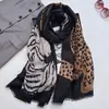 Éxito de ventas transfronterizo en transmisiones en vivo: Bufanda chal largo con flecos cortos de tigre y guepardo para mujer, estilo punk de moda, popular entre las influencers