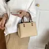 Ventas directas desde la fábrica de origen: Bolso de piel suave con patrón de lichi de alta gama, bolso de mano cuadrado pequeño vintage con correa ancha para el hombro, bolso cruzado de un solo hombro