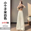 Foto real de la nueva colección de otoño 2026: pantalones de mujer de cintura alta con pierna curva y adornos de pedrería, pantalones de pierna ancha, pantalones casuales de pierna recta