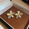 Brincos de Tarraxa Flor de Zircônia Pérola Banhados a Ouro Real 18K para Mulheres Brincos com Atmosfera Retrô Envelhecida Joia de Orelha Moderna Única
