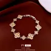 Pulsera con Cierre de Flor de Cuatro Pétalos de Circonita Vintage Moda para el Trabajo Simple Versátil Pulsera Lujo Ligero Nicho Tendencia Nacional Joyería para Mujeres