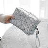 Bolsa de cosméticos con patrón de diamante de fábrica para mujer, portátil, de gran capacidad, estilo ins, simple, para viajes acuáticos, bolsa de almacenamiento de cosméticos, se puede poner LOGO