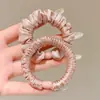Scrunchie de cetim plissado estilo coreano para mulheres, novo modelo 2026, alta elasticidade, prendedor de cabelo durável, faixa de cabelo, acessório de cabelo elástico