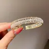 Pulseira Aberta Europeia e Americana Transfronteiriça de Zircônia Cravejada de Diamantes Pulseira Elegante de Alto Nível de Luxo Leve Nicho Versátil Joias da Moda para Mulheres