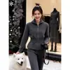 Conjunto de Roupa de Inverno para Mulheres Plus Size: Conjunto de Duas Peças Cinza com Cós Ajustado e Calças Levemente Flare, Elegante e Sofisticado para Mulheres
