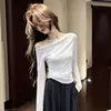 Camiseta de manga larga con hombros descubiertos estilo coreano 2026 para mujer, una blusa casual ligera para principios de otoño, diseñada para ser ajustada y favorecedora