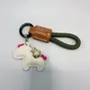 Riqueza Imediata Ornamento de Couro de Vaca Pendurado Chaveiro de Carro Pingente Personalizado Exquisito para Homens Mulheres Casais Bolsas Chaveiro Cordão