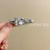Pinza Pequeña Triangular Brillante de Diamantes Completos sin Costuras Estilo Coreano para Mujer, Pinza Lateral con Acabado de Alta Gama, Pasador Exquisito, Accesorio para Flequillo