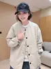 Jaqueta Simples Feminina 2026 Outono Gola Redonda de Botão Único Casaco Solto Estilo Preguiçoso Múltiplos Bolsos Manga Longa para o Dia a Dia